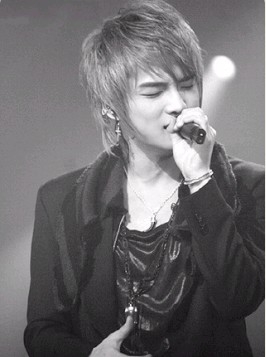 과거 동방신기시절 별명이 비쥬얼쇼크 였던 비쥬얼담당 김재중 10년전 사진과 현재 모습 사진 | 인스티즈
